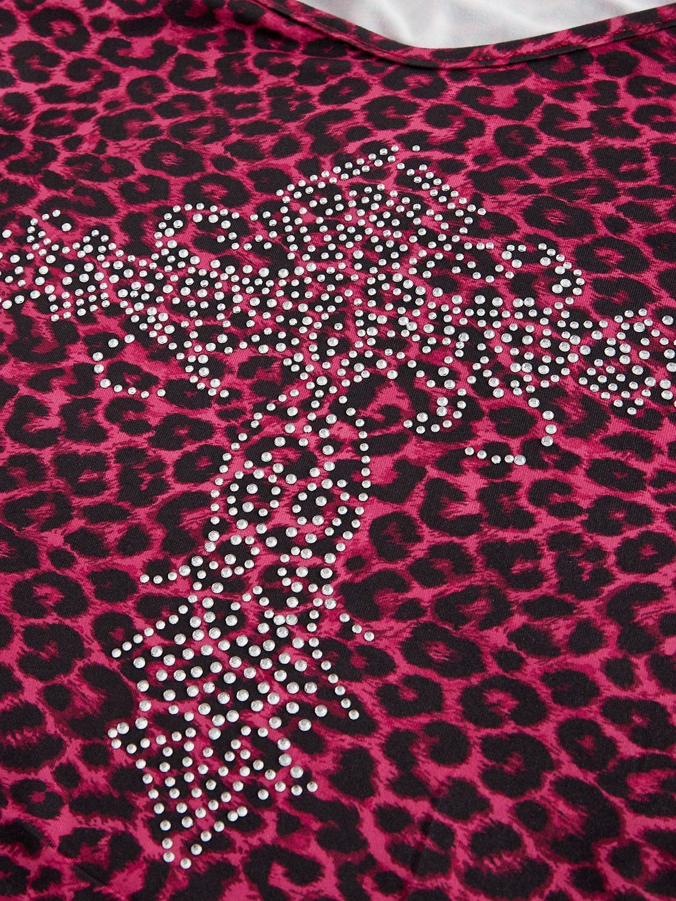 ROMWE Goth Camiseta de manga corta y cuello ancho con aplicación de pedrería cruzada para mujer