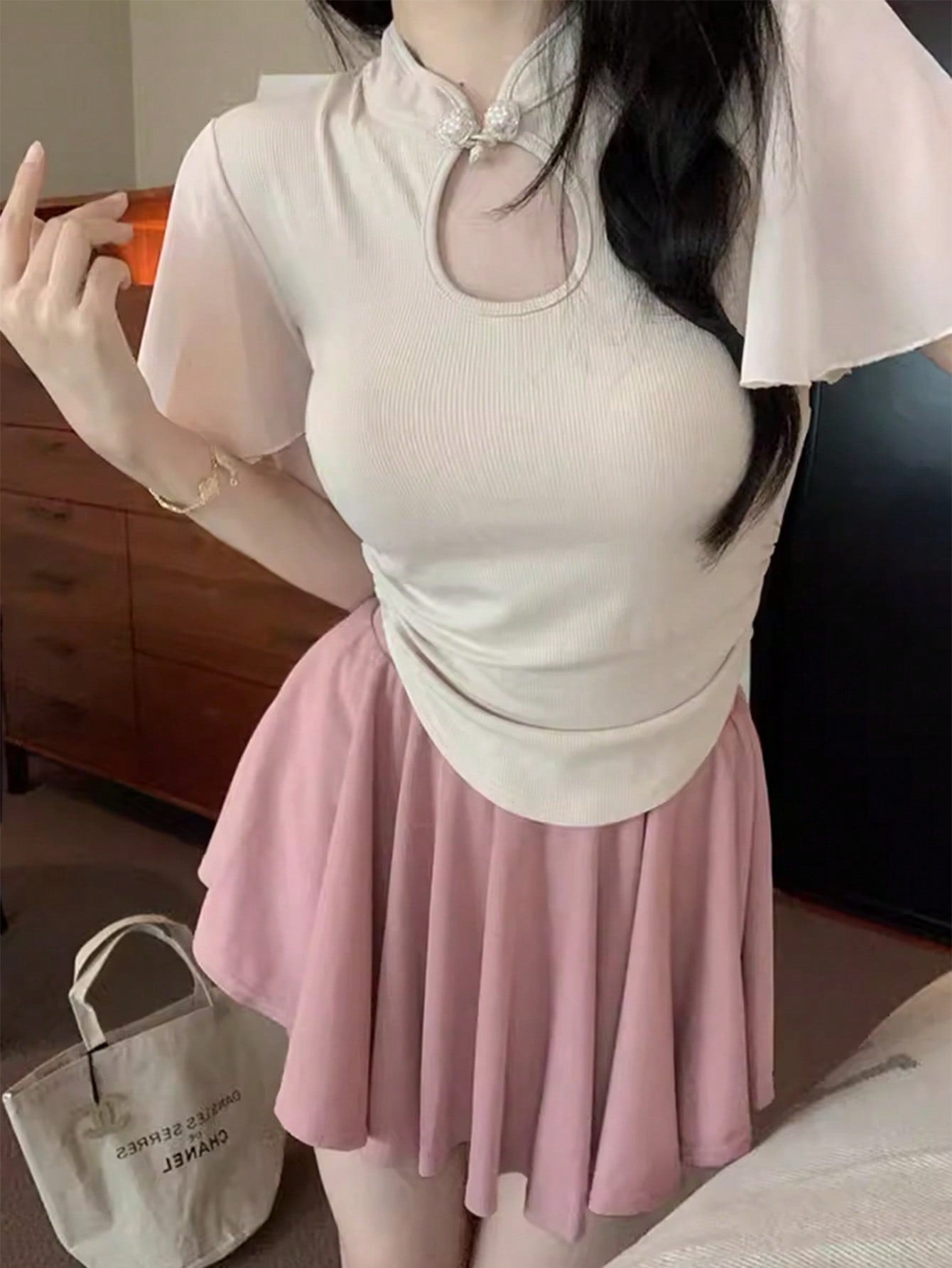 DAZY Elegante camiseta con mangas de volantes y cuello Qipao arrugada y diseño de calado para mujer en verano