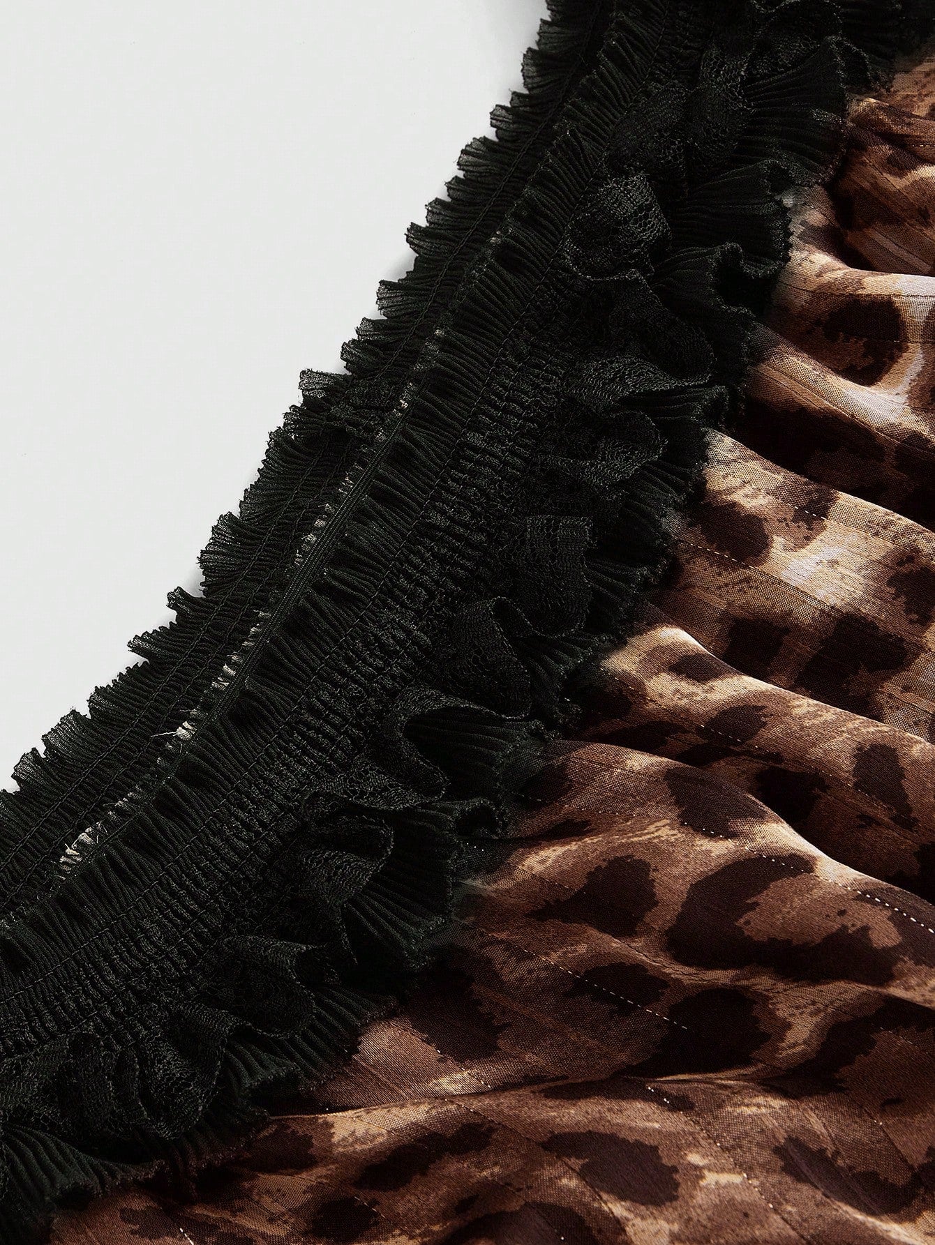 ROMWE Hippie Blusa de mujer de manga de campana asimétrica con hombros descubiertos, de gasa con estampado metálico de leopardo y malla