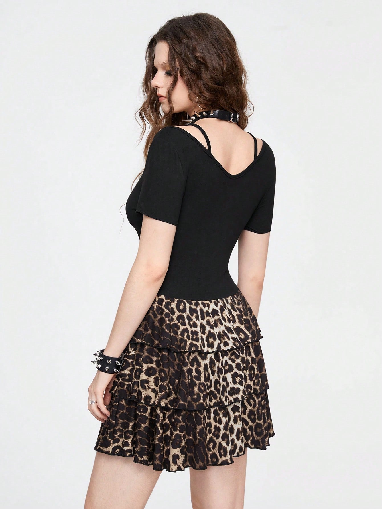 ROMWE Kawaii Vestido de mujer con escote en V, estampado de leopardo, empalmado y con dobladillo con volantes