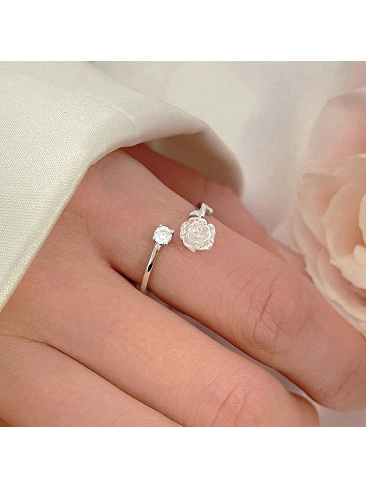 1 pieza Anillo ajustable con forma de rosa de la flor de camelia con espinas, estilo corazón, diseño original, para mujeres, anillos a juego para hermanas, San Valentín