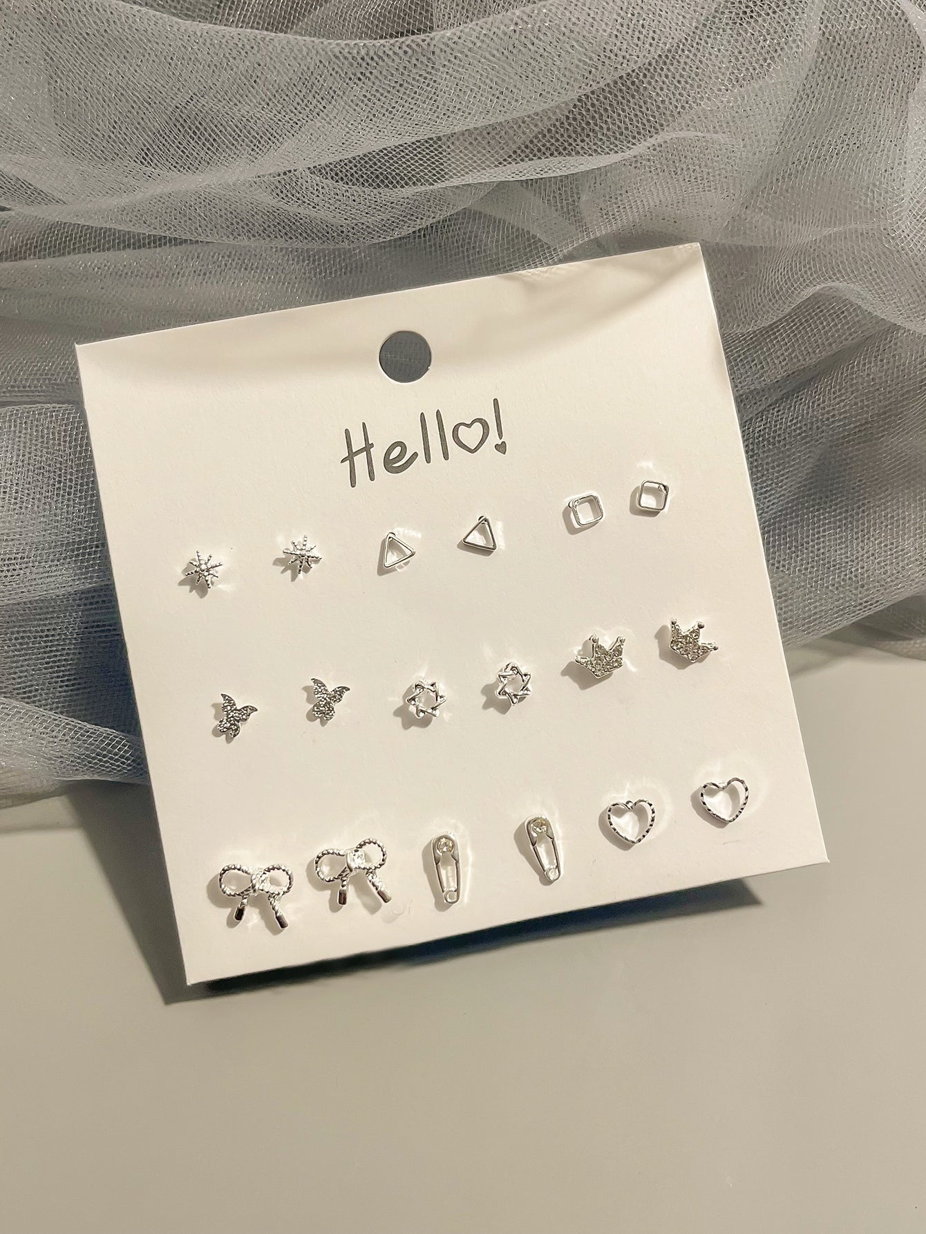 9 pares de aretes tipo puntas con corona y moño para San Valentín