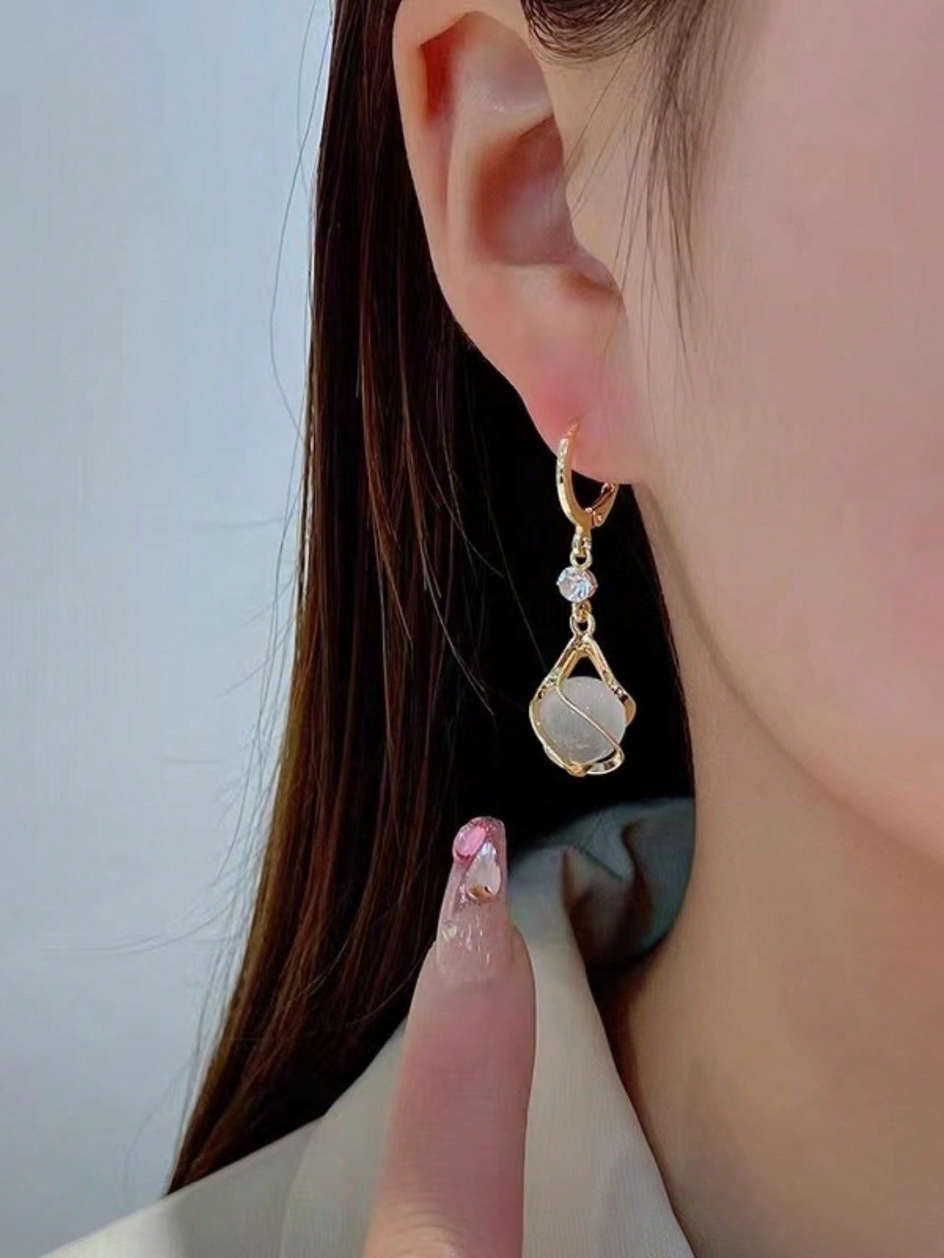 1 par de pendientes de moda clásicos europeos y americanos, pendientes de piedra de ojo de gato, pendientes largos con colgante de gota de diseño dulce
