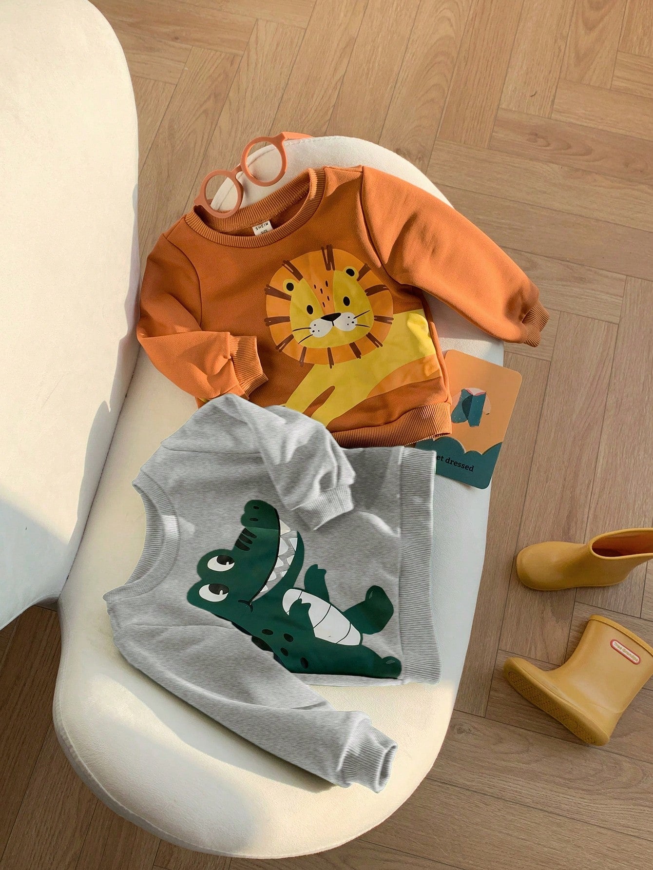 SHEIN 2 piezas Sudadera de cuello redondo acanalado con estampado de león y cocodrilo de dibujos animados para niño/niña, estilo informal y lindo, a juego para otoño/invierno, cómodo para usar en casa y al aire libre