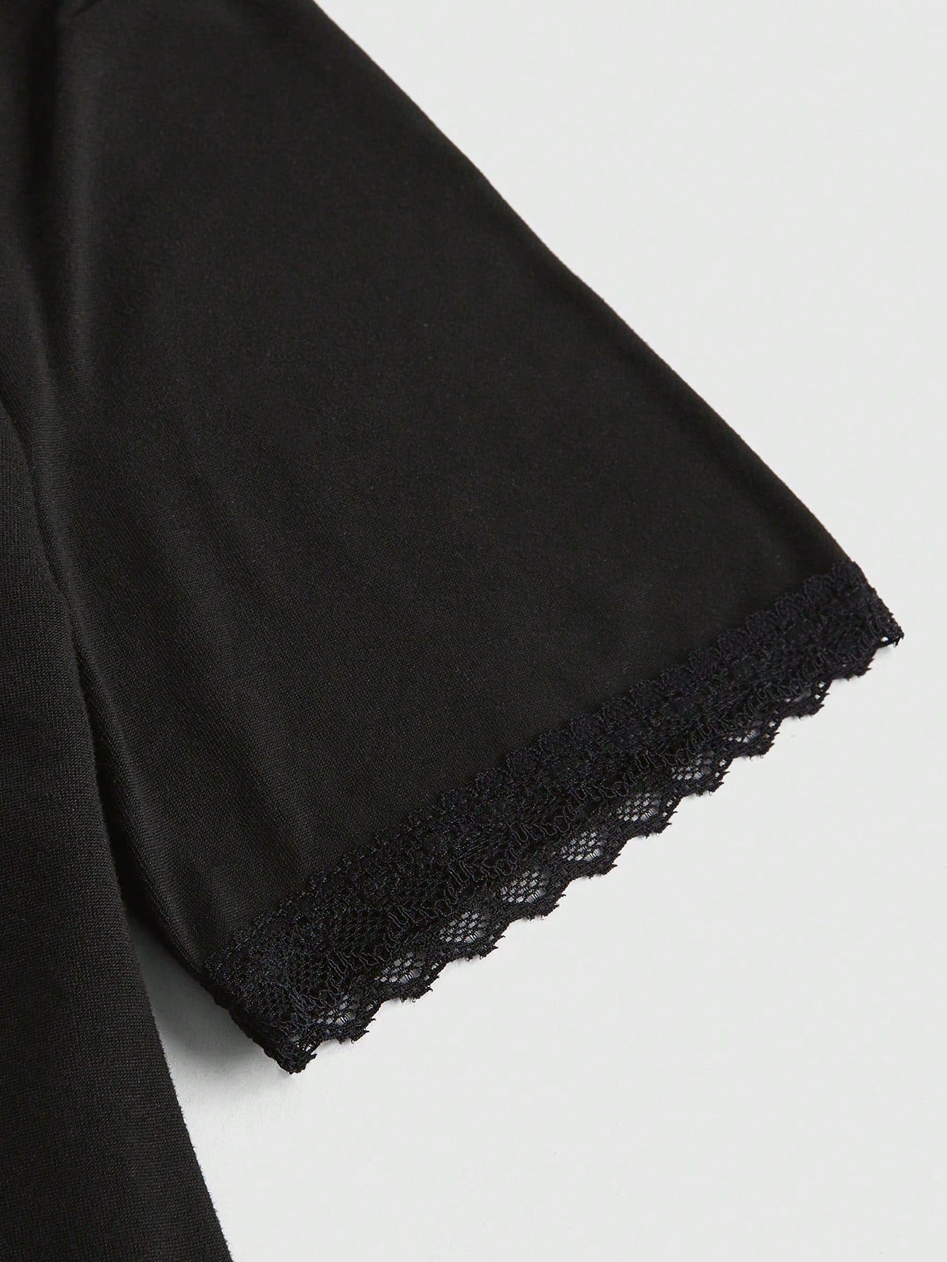 ROMWE Fairycore Camiseta entallada de manga corta para mujer con cuello cuadrado y parche de encaje bordado con cuentas de mariposa