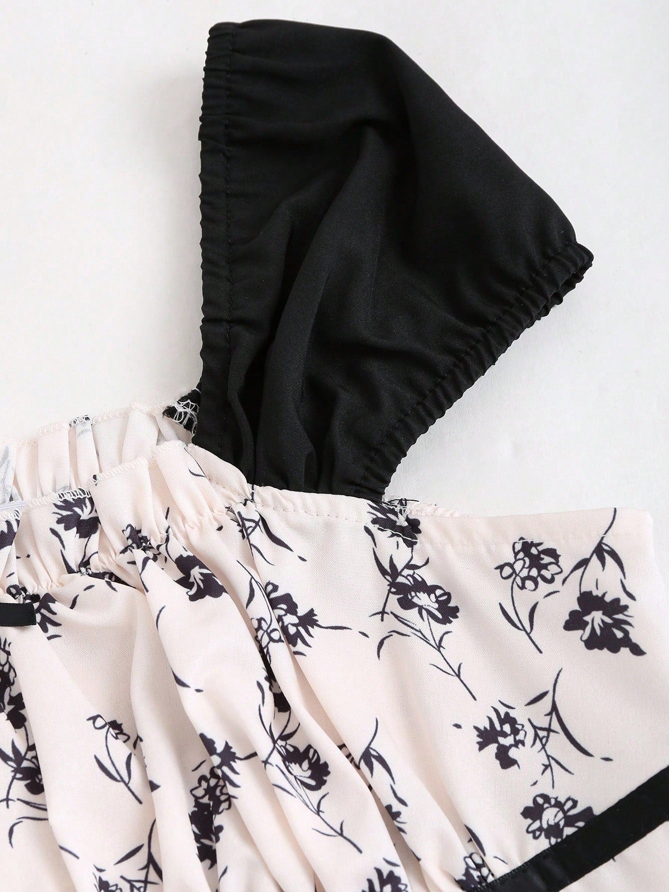 Flirla Mujeres camisa llena de pliegues con estampado y parche de arco, fashion diario para primavera y verano