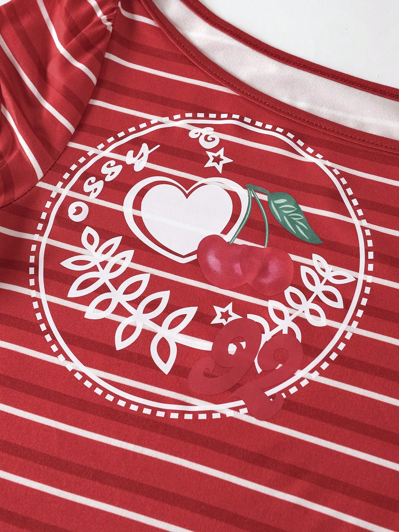 SHEIN Qutie Camiseta casual de manga corta con cuello redondo y estampado de rayas y corazones para mujer en verano