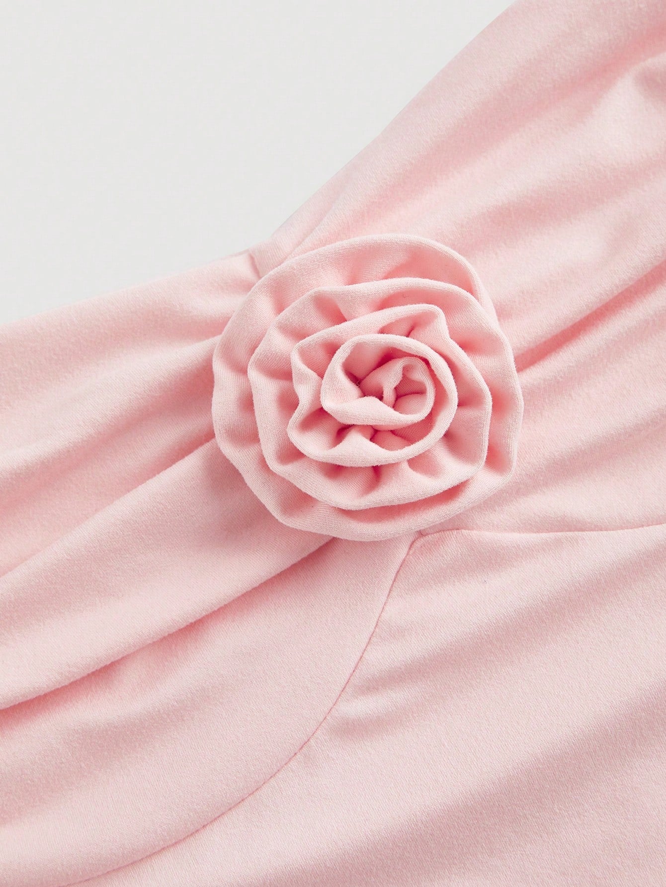 SHEIN MOD Camiseta de manga corta con aplique 3D de flor de rosa