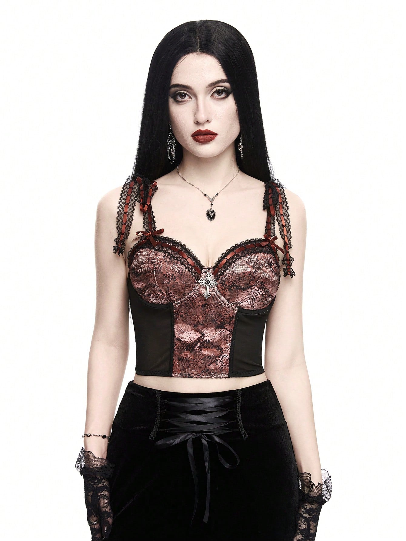 ROMWE Goth Top de tirantes de malla con estampado de serpiente para mujer con colgante cruzado, diseño de lazo y encaje