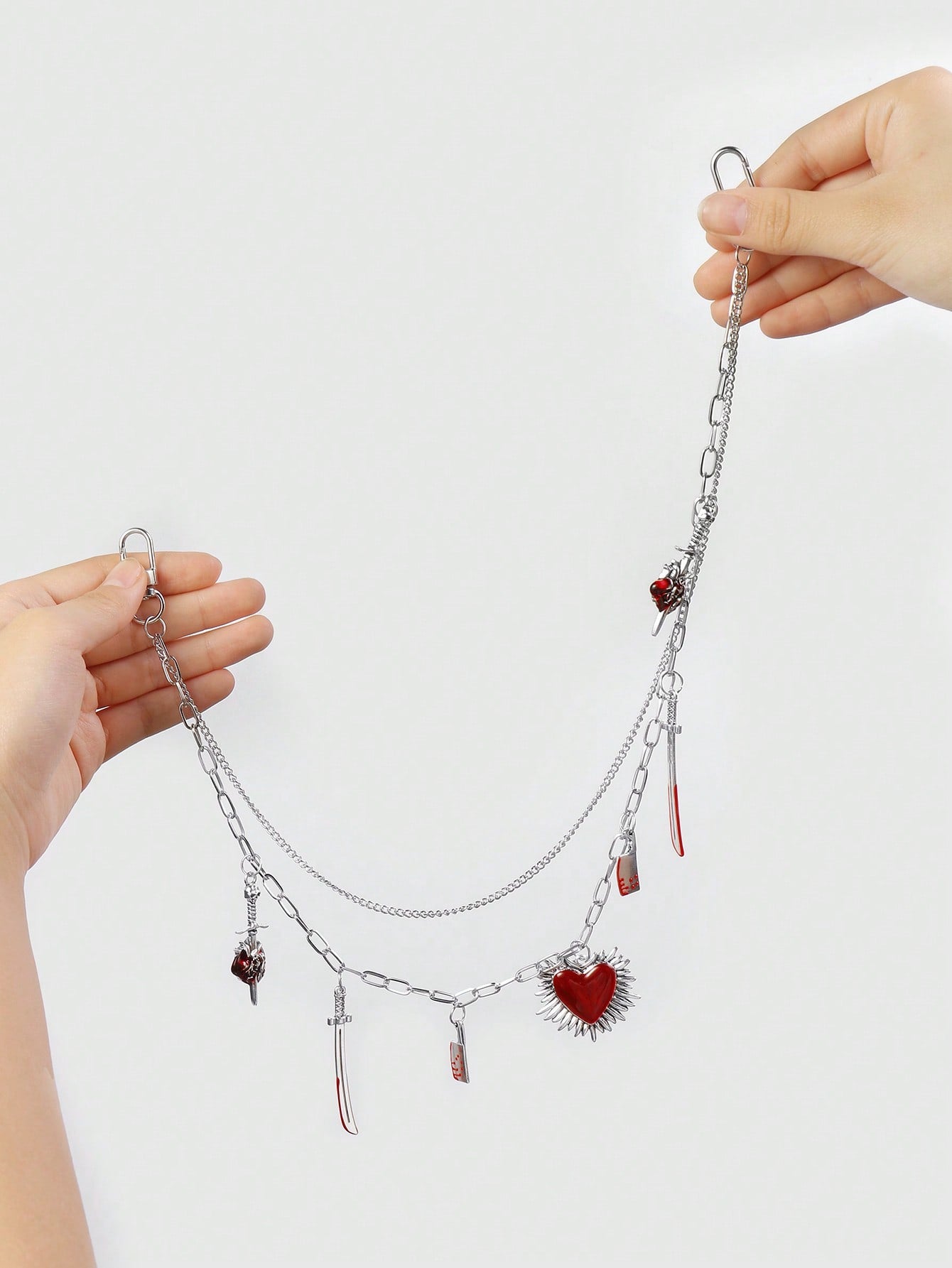 ROMWE Kawaii 1 pieza Cadena para la cintura con estilo gótico de moda, colgante de corazón perforado con calavera, espada y corazón rojo, plateado, adecuado para uso diario de mujeres y niñas, regalo festivo