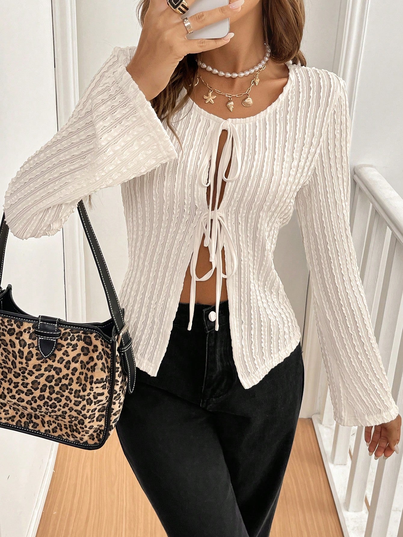 SHEIN Frenchy Top de manga larga informal con cuello redondo y nudo delantero de unicolor para mujer