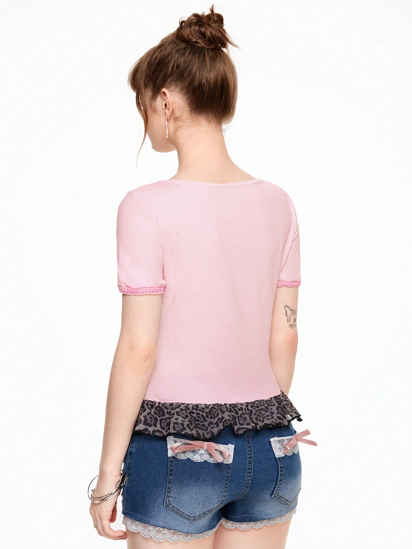 ROMWE Kawaii Camiseta de señora de cuello de escote redondo con detalles de estampado de leopardo y lazo, ajustada en la cintura