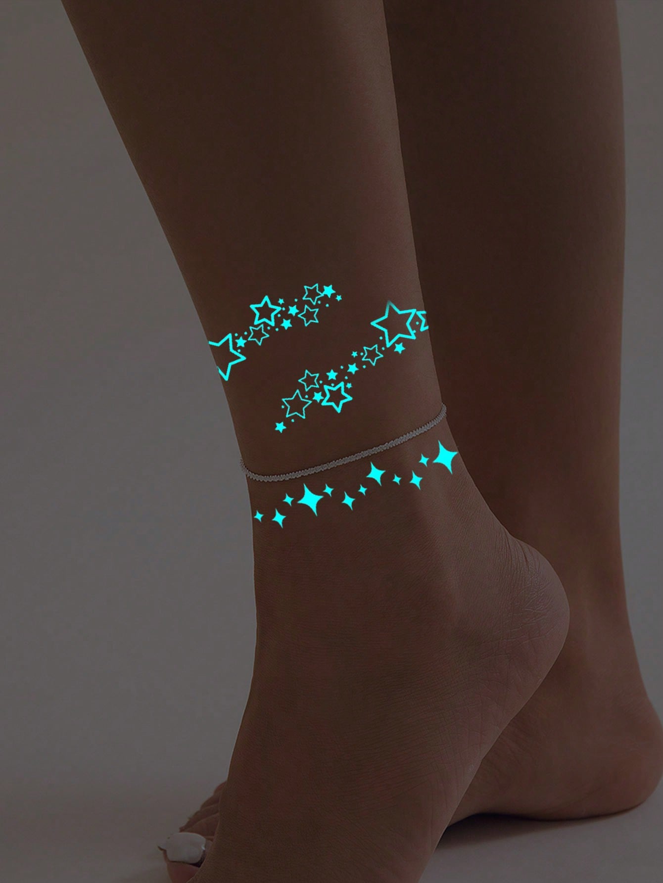 1 pieza Tatuaje temporal de arte corporal luminoso con tinta blanca y que brilla en la oscuridad, diseño de estrella resplandeciente para ojos, tatuaje falso brillante a prueba de agua para la cara y el Body, dura de 2 a 5 días