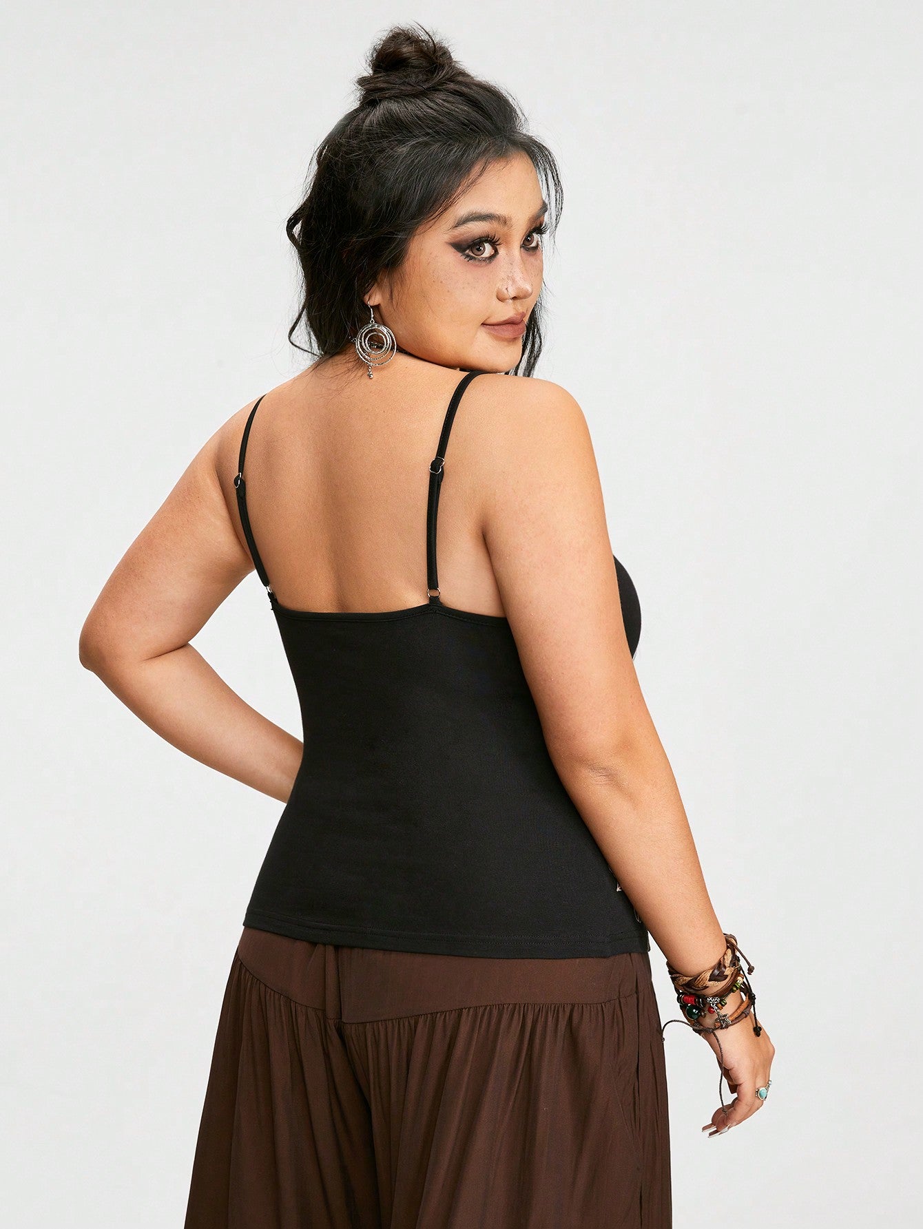 ROMWE Fairycore Top de tirantes con estampado de lirios y espinas ajustado y corto para mujeres de talla grande con cuentas y cinta decorativa