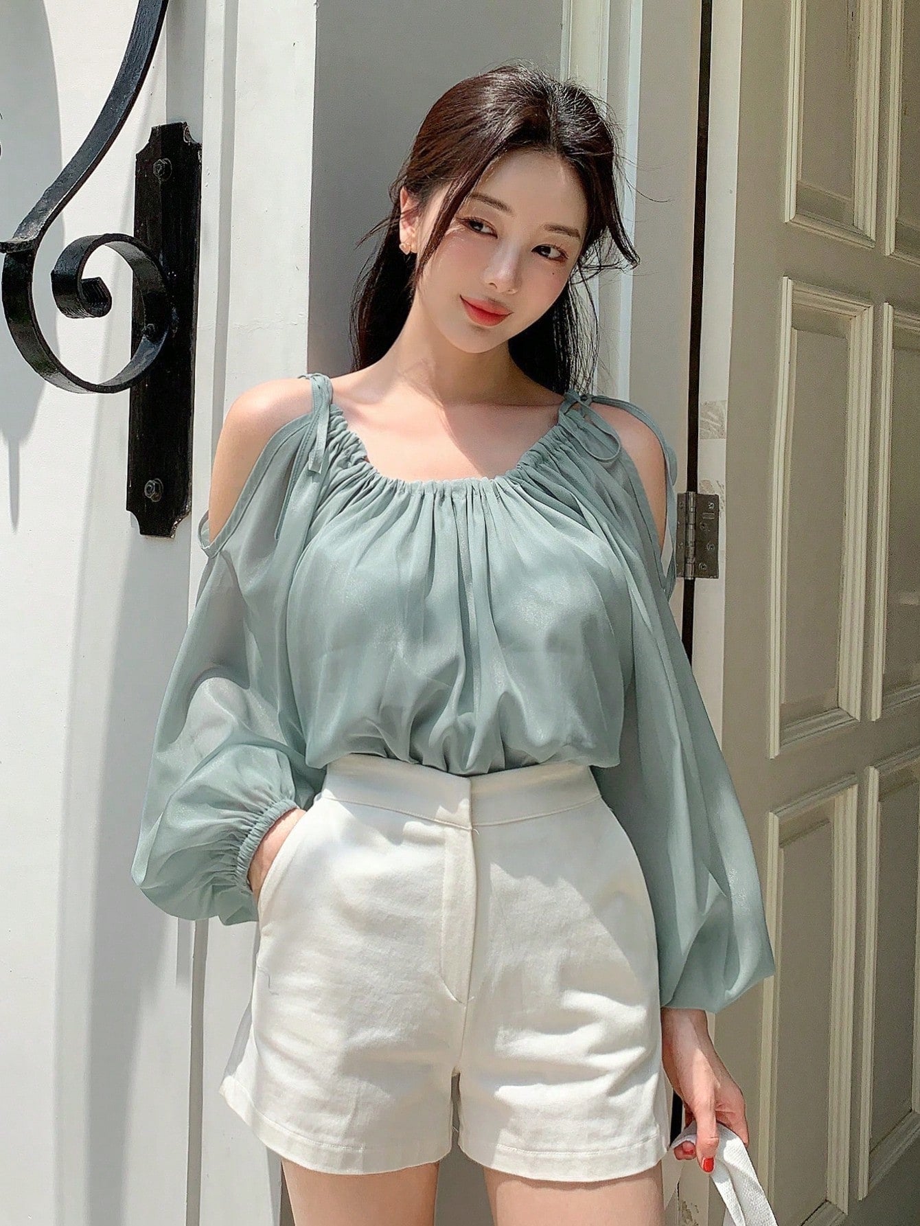 Dazy Designer Tank top para mujer con diseño de cuerda, elegante y a la moda con hombros descubiertos