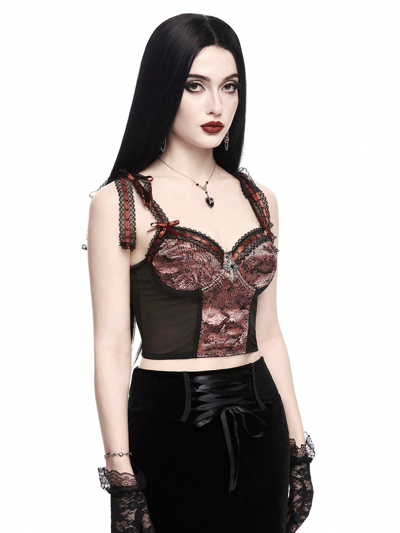 ROMWE Goth Top de tirantes de malla con estampado de serpiente para mujer con colgante cruzado, diseño de lazo y encaje