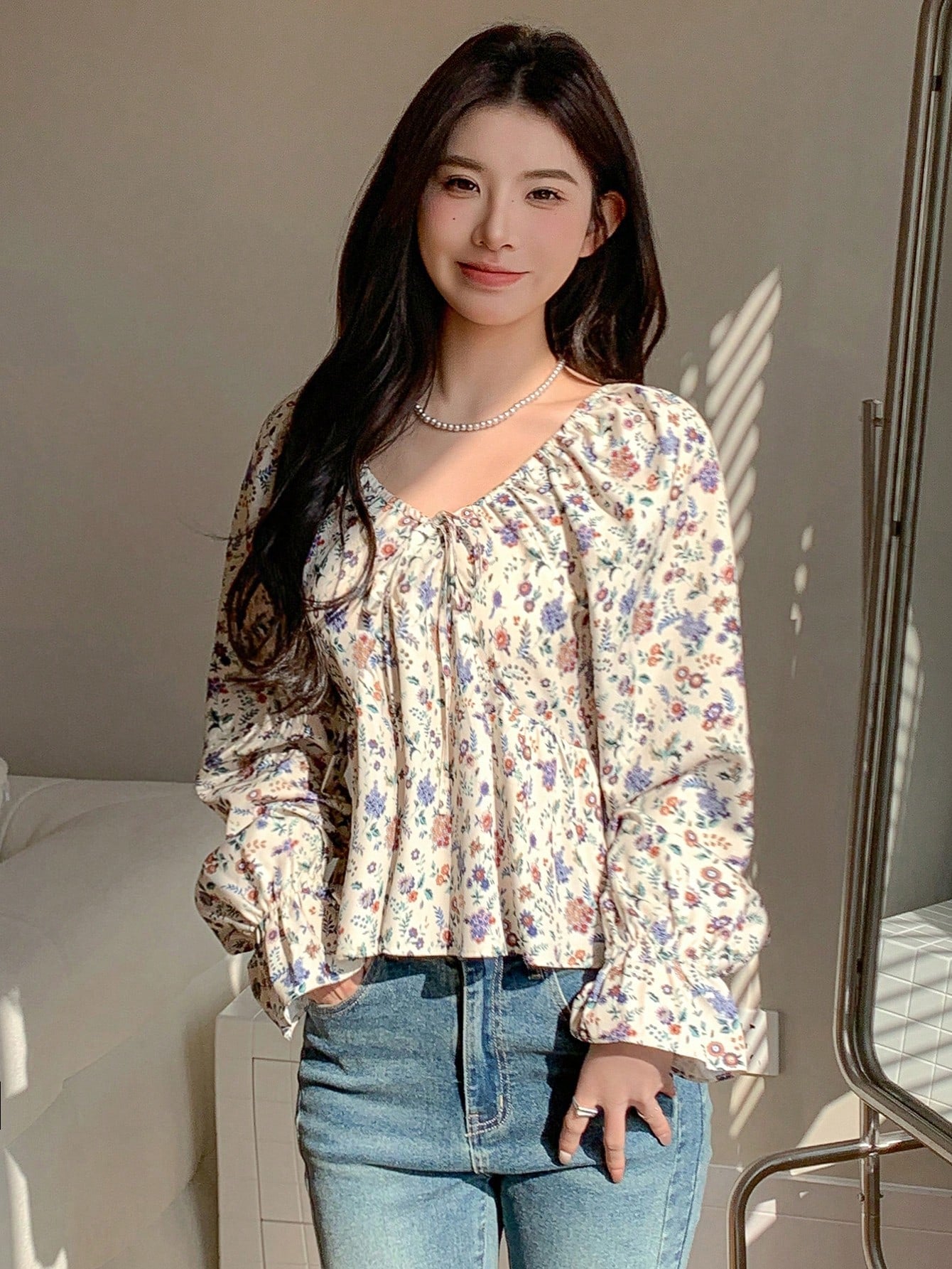 DAZY Blusa De Estampado Floral Para Mujer Con Volantes En El Dobladillo Y Mangas De Linterna