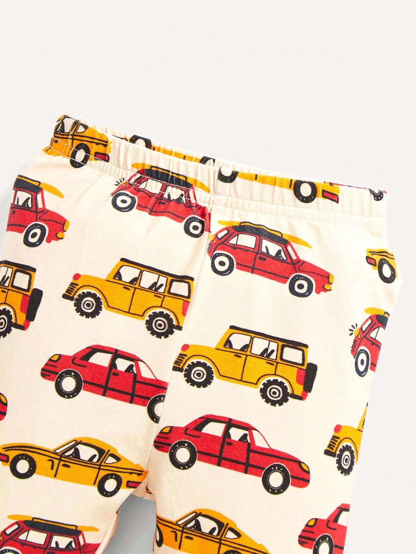 Conjunto cómodo de pijama ajustado para bebé niño - Parte superior de manga larga y cuello redondo con estampado de coches animados y pantalones largos, 2 piezas / set, ropa de hogar altamente elástica y cómoda