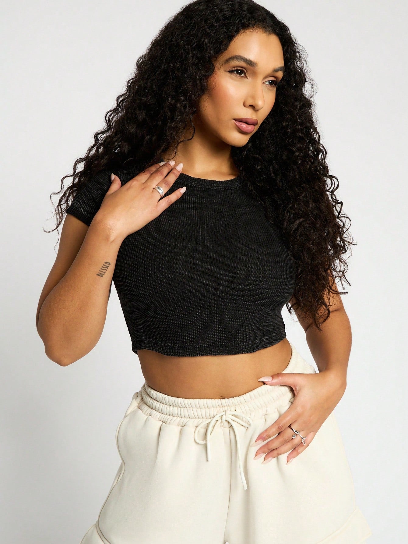 SUMWON WOMEN Camiseta de bebé de manga corta con costillas lavada