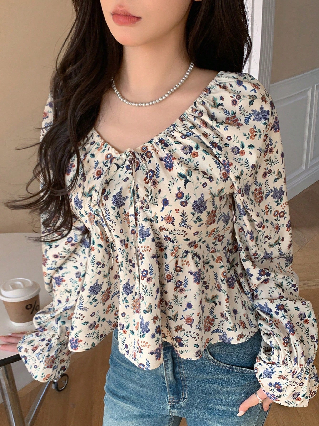 DAZY Blusa De Estampado Floral Para Mujer Con Volantes En El Dobladillo Y Mangas De Linterna