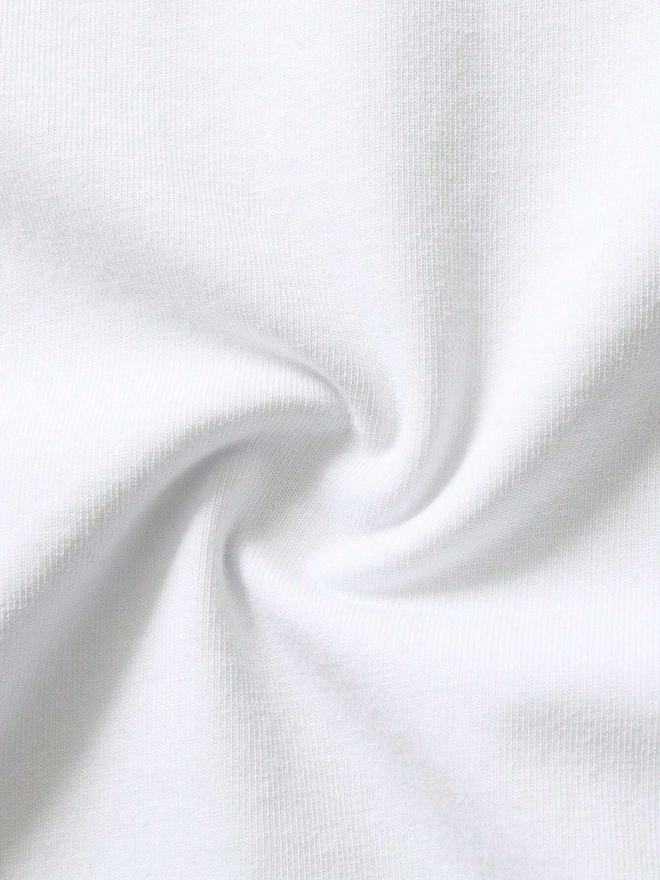 ROMWE Anime Conjunto de camiseta de cuello redondo con estampado de calavera y pantalones cortos con cordón en la cintura para hombre de verano