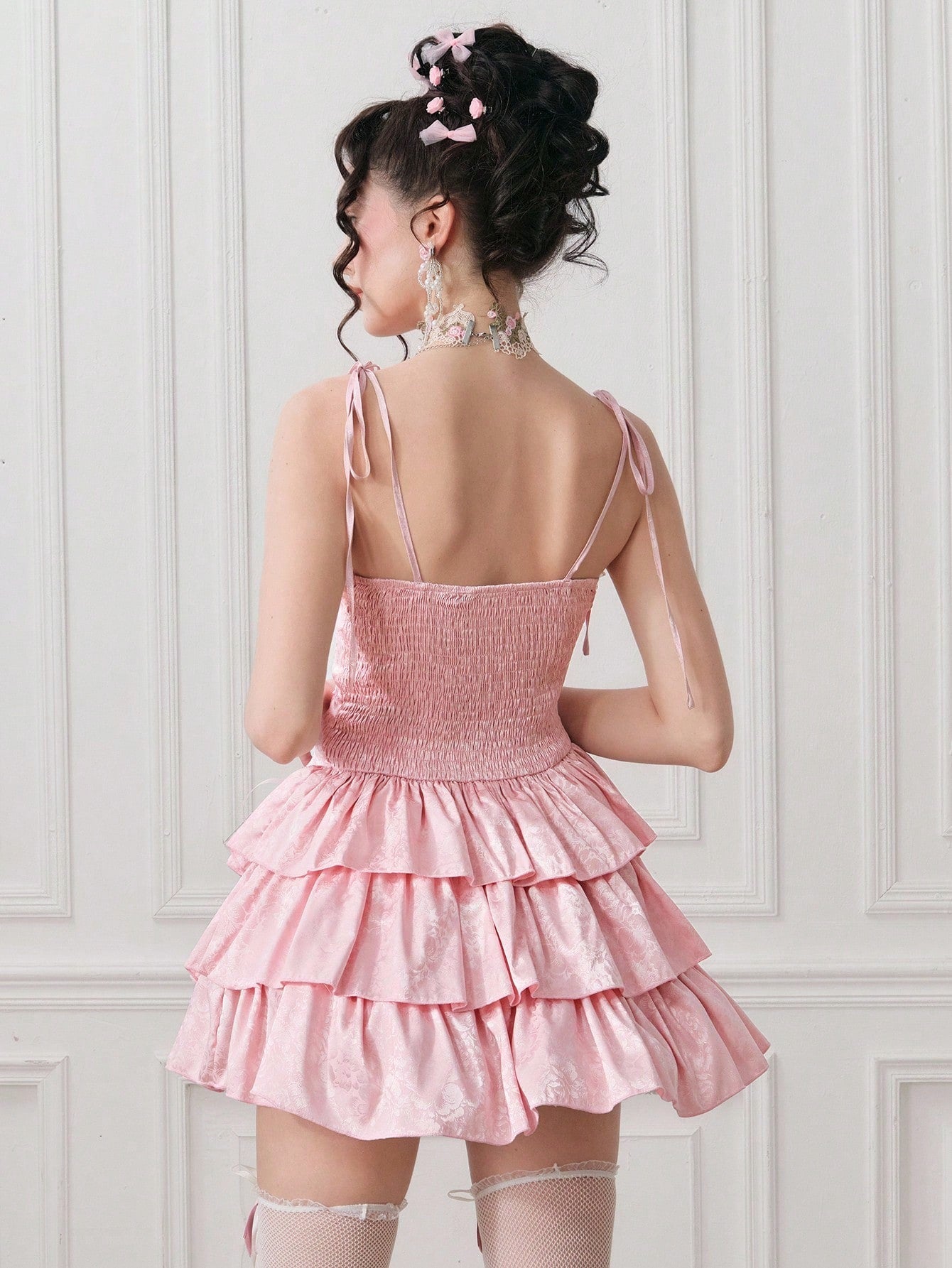 ROMWE ROMWE EDITION Vestido de satén con textura, con diseño de volantes multicapa y estilo vintage palaciego, adecuado para bodas
