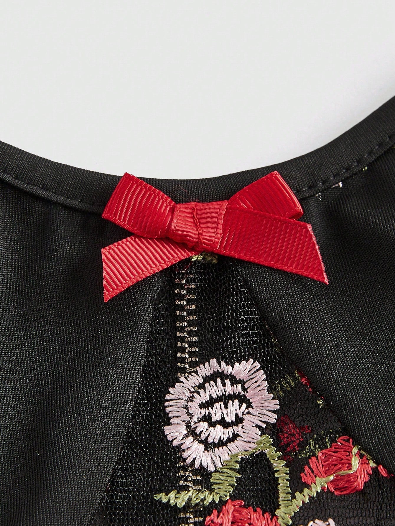 ROMWE Goth Blusa de mujer con mangas cortas, de malla bordada con rosas