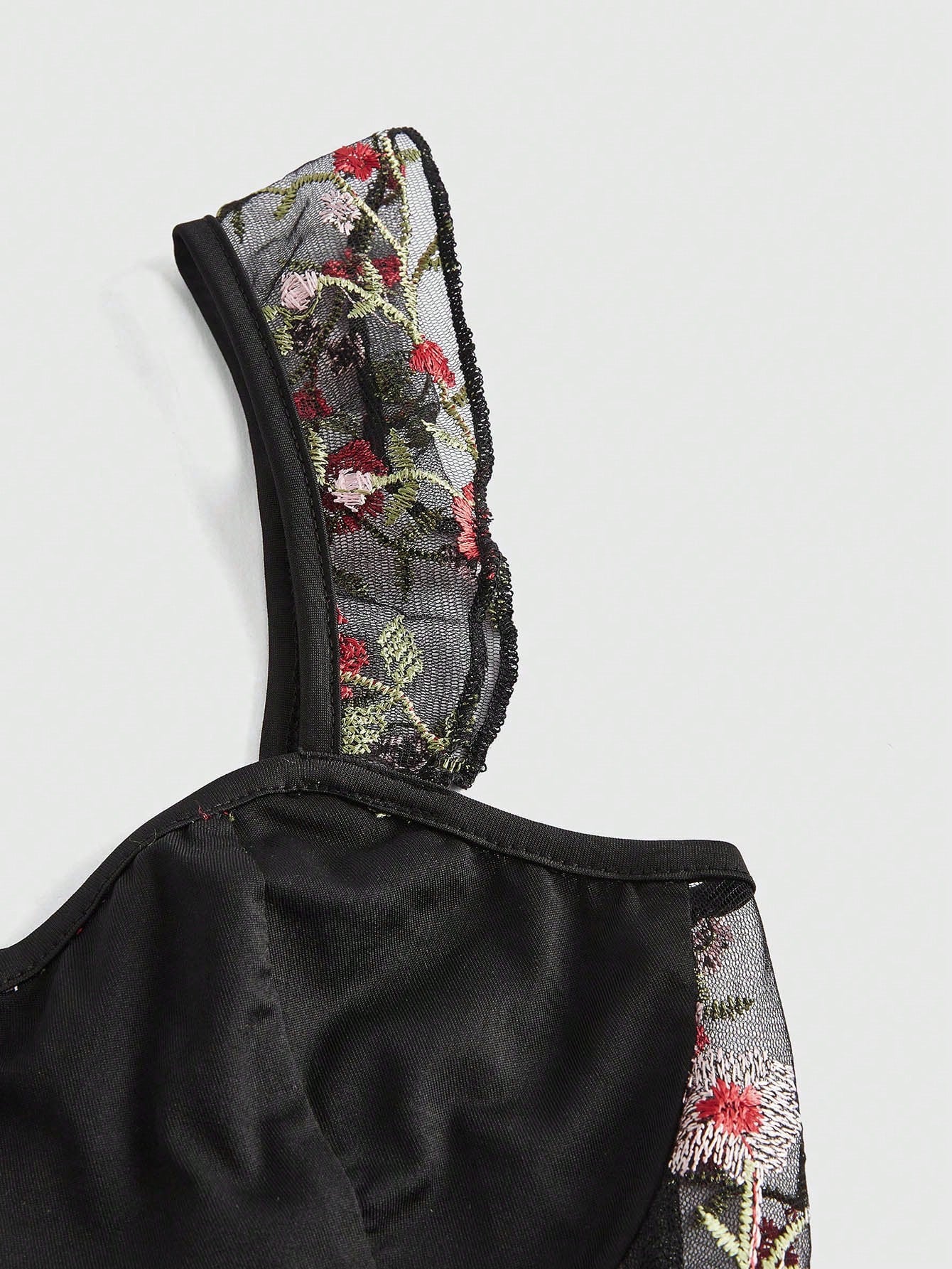 ROMWE Goth Blusa de mujer con mangas cortas, de malla bordada con rosas
