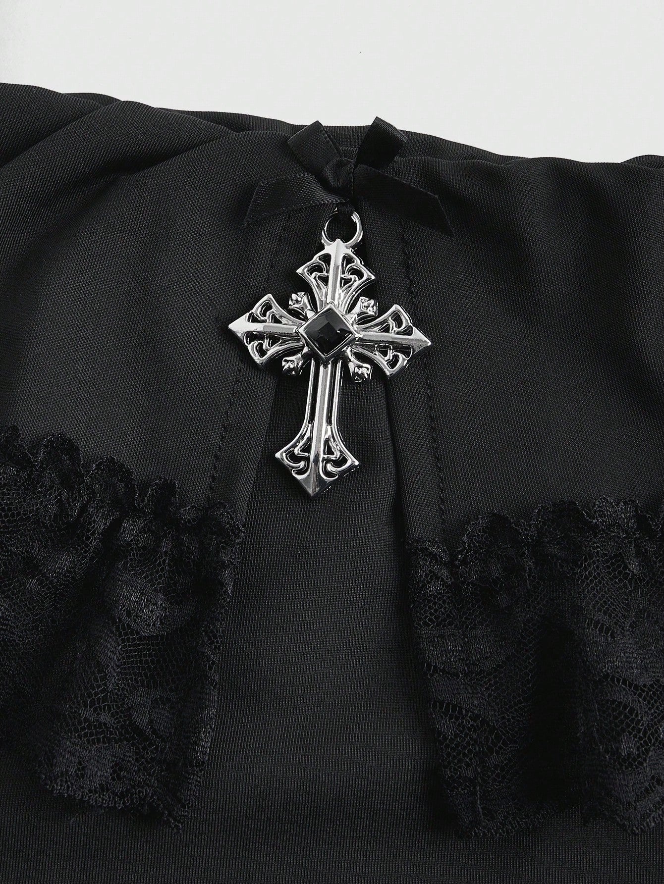 ROMWE Goth Body gótico oscuro con hombros descubiertos, bajo asimétrico, mangas acampanadas con estampado flockado y diseño cruzado de metal para mujer, para el verano y la playa