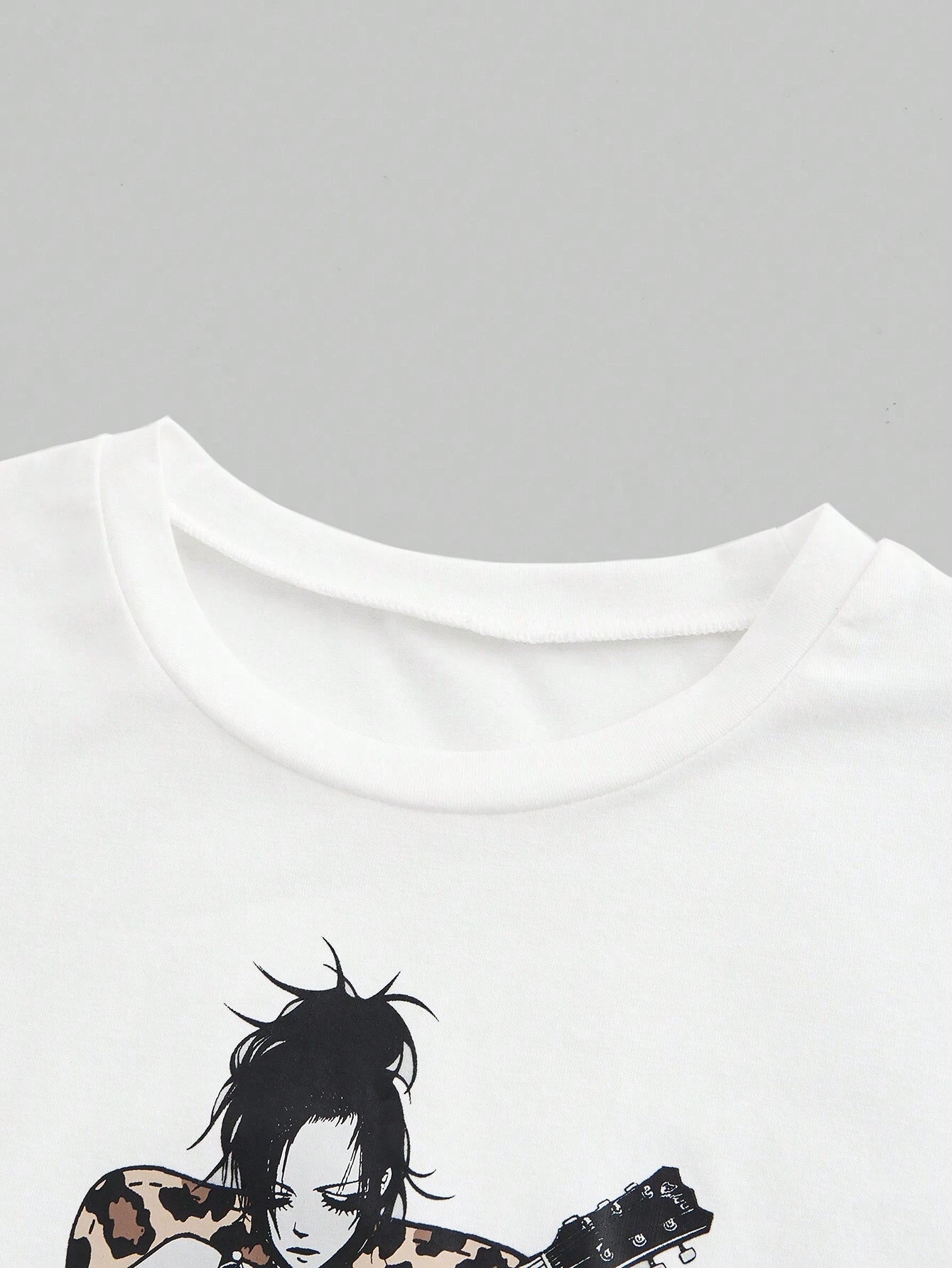 ROMWE Goth Camiseta informal de manga corta y cuello redondo con estampado de leopardo y gráfico de banda de chica de tendencia para mujer