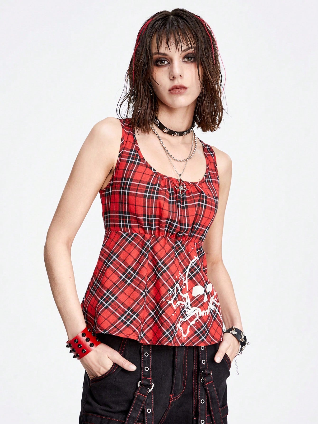 ROMWE Grunge Punk Camiseta ajustada de calaveras impresas sexys y dulces con escote cuadrado y patrón de cuadros plisados para mujeres