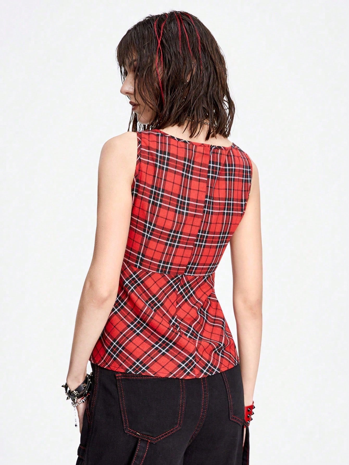 ROMWE Grunge Punk Camiseta ajustada de calaveras impresas sexys y dulces con escote cuadrado y patrón de cuadros plisados para mujeres