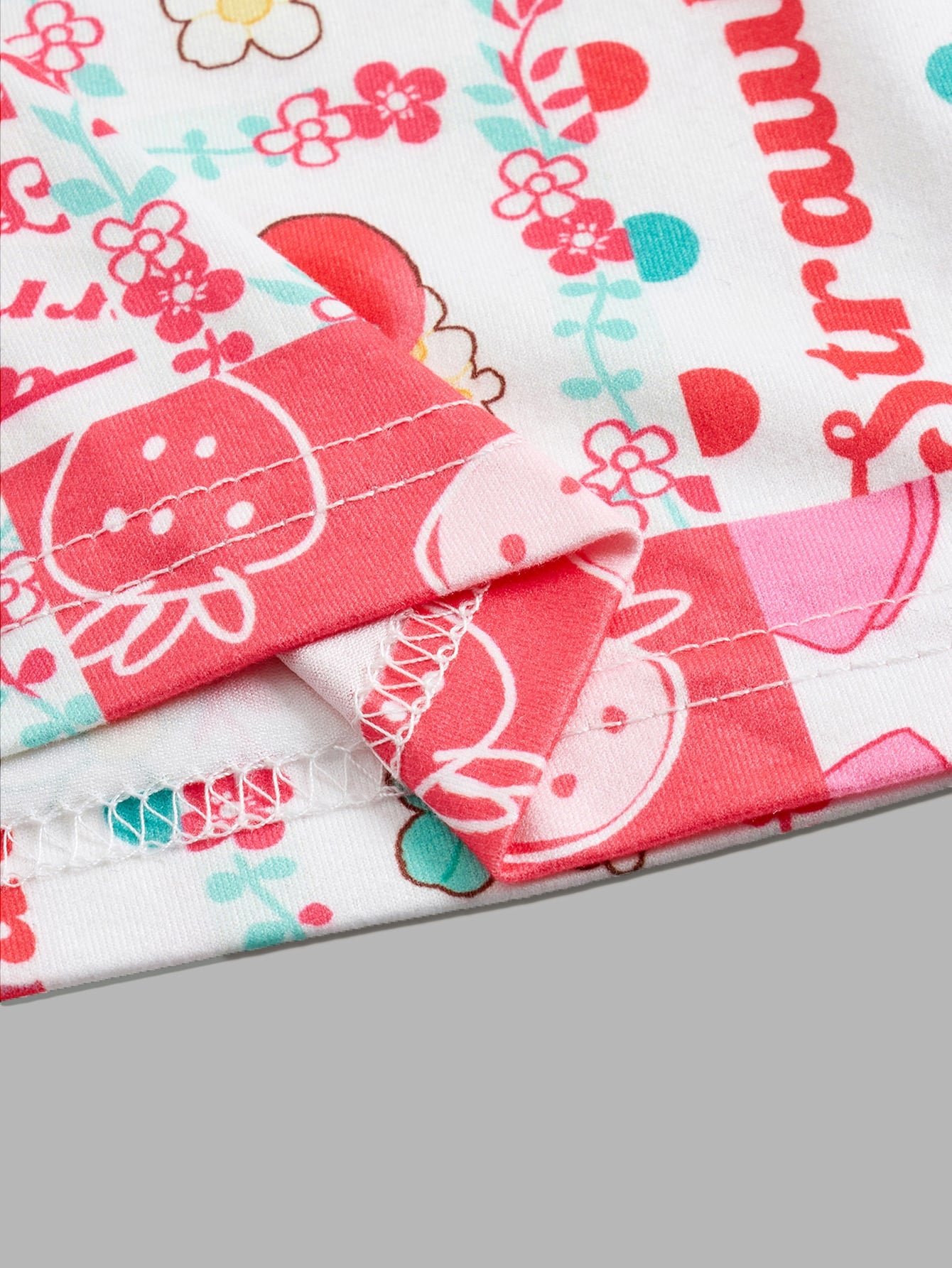 ROMWE Kawaii Camiseta estilo campestre con cuello en V, estampado de fresa, contraste de encaje, top lindo para la escuela