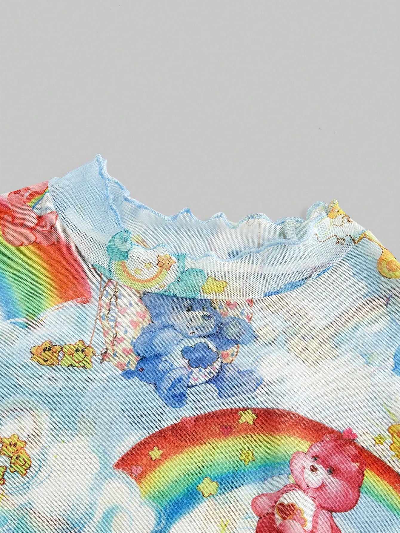 ROMWE X Care Bears Parte superior transparente de mujer sin sujetador con cuello de pie, estampado de arcoíris y oso de dibujos animados, ribete de lechuga