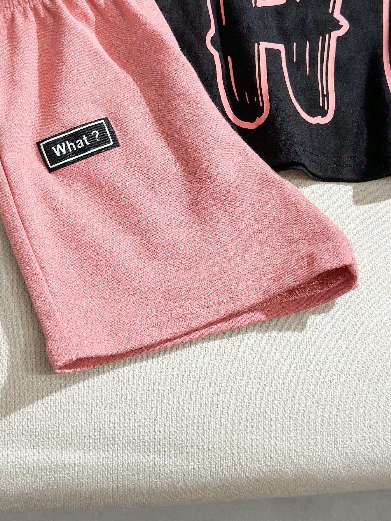 SHEIN Conjunto informal para niña preadolescente con camiseta de cuello redondo y mangas cortas impresa y shorts