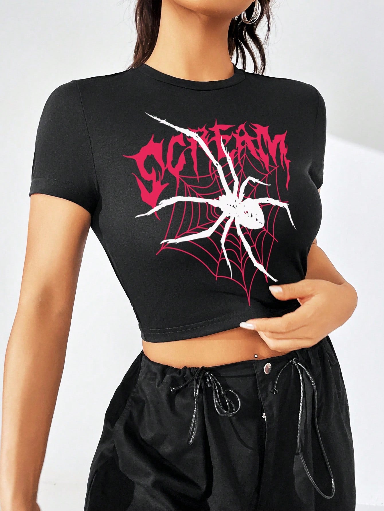 SHEIN Coolane Camiseta ajustada de manga corta con cuello redondo y estampado de araña, apropiada para el verano, para mujeres