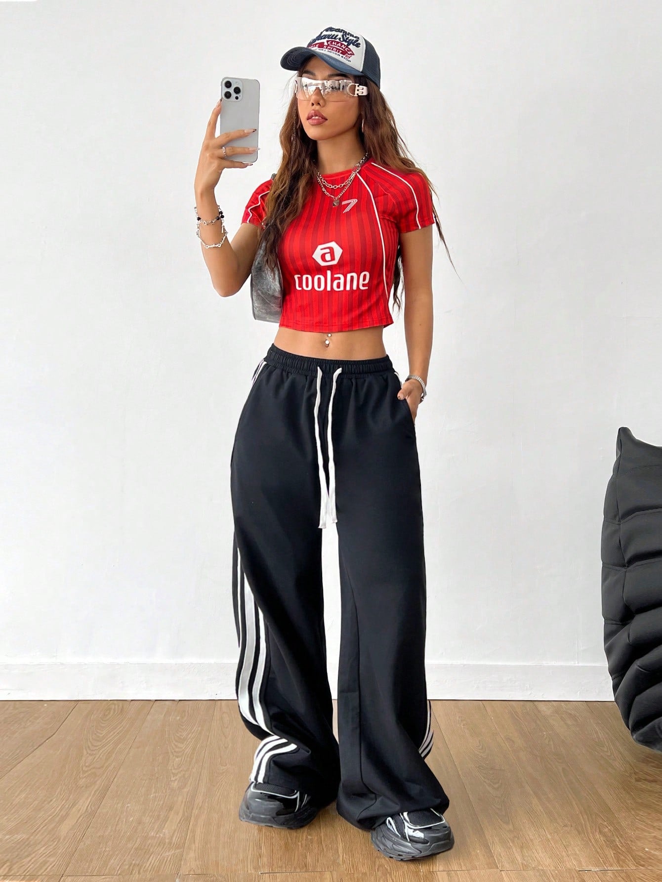 SHEIN Coolane Camiseta de bodis de fútbol deportiva con patrón de número para mujeres de primavera/verano de estilo urbano