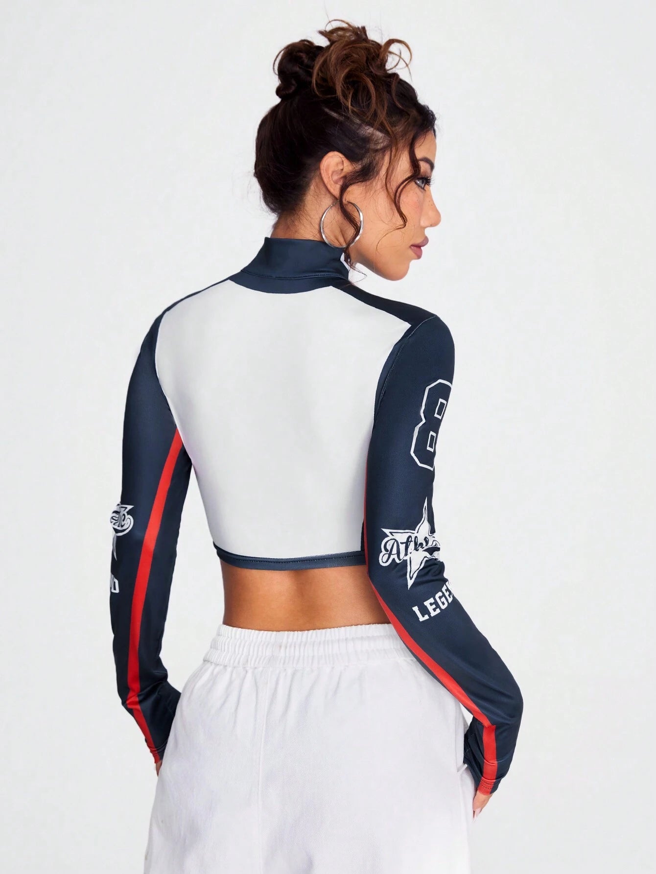SHEIN Coolane Top De Manga Larga Con Cuello Medio Abierto Y Cremallera Estampada