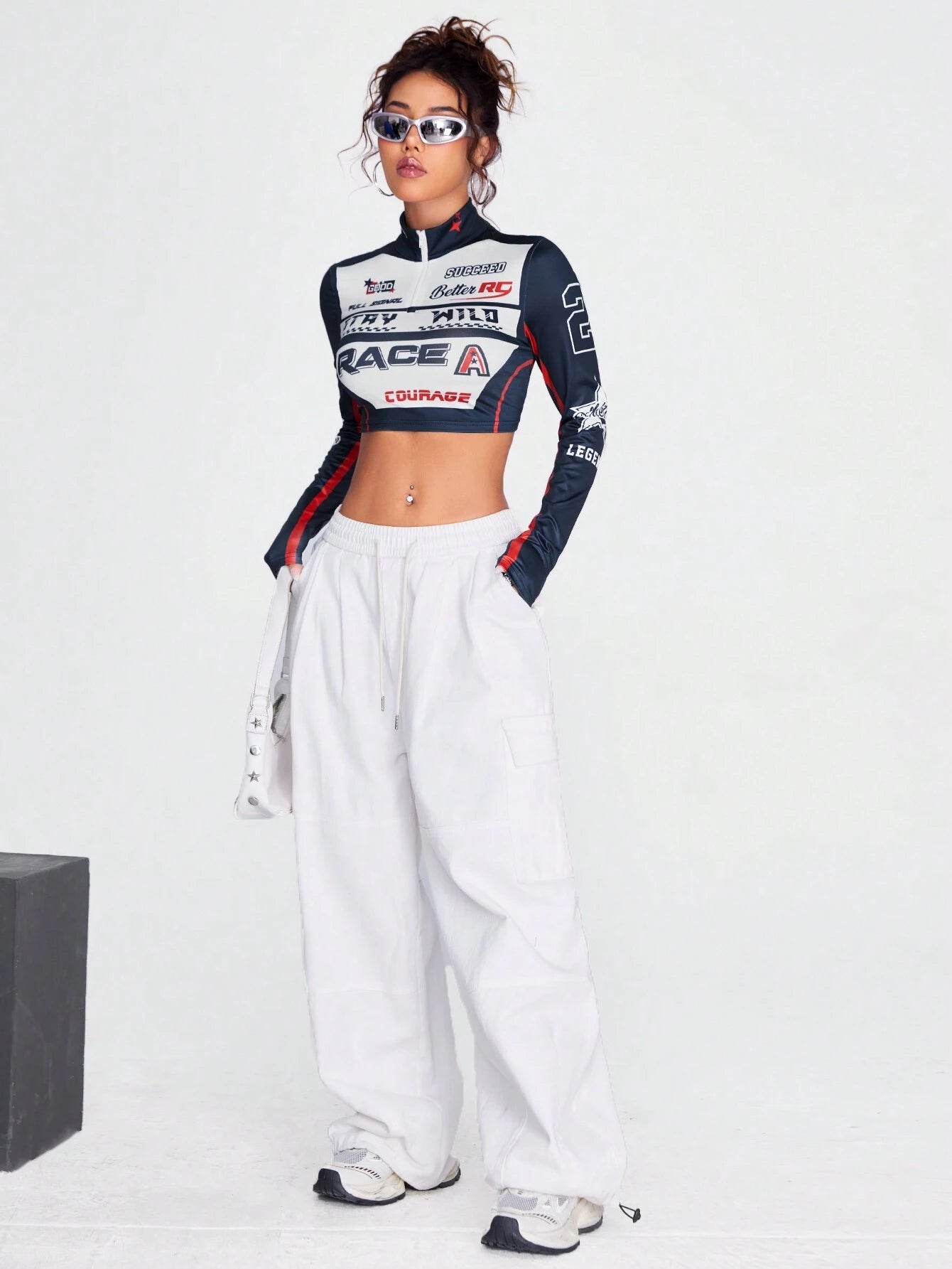 SHEIN Coolane Top De Manga Larga Con Cuello Medio Abierto Y Cremallera Estampada
