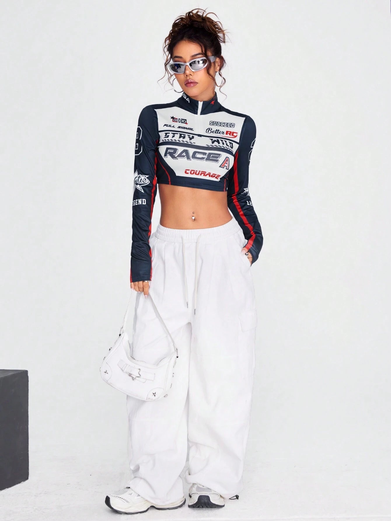 SHEIN Coolane Top De Manga Larga Con Cuello Medio Abierto Y Cremallera Estampada