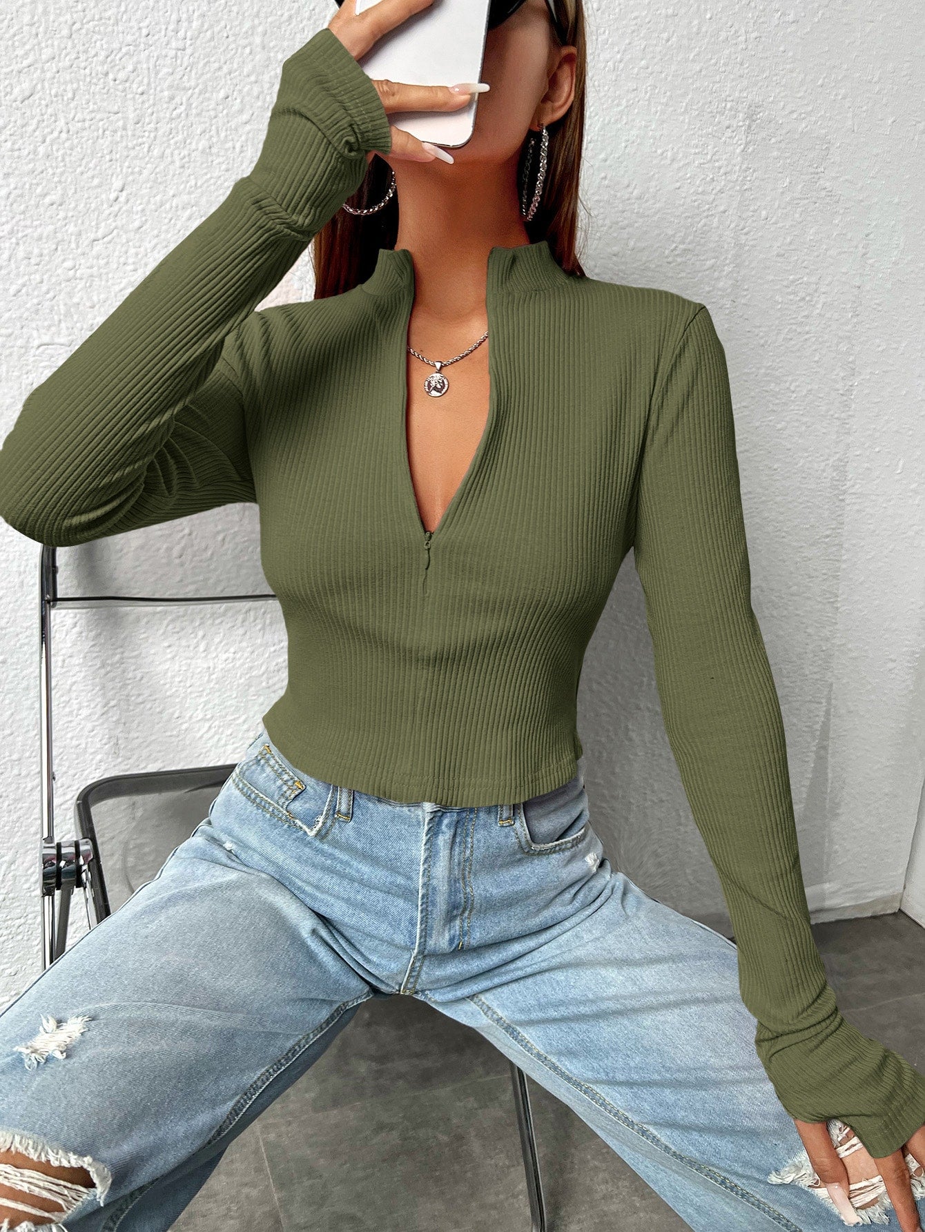 SHEIN EZwear Camiseta corta con cremallera delantera agujero para el pulgar