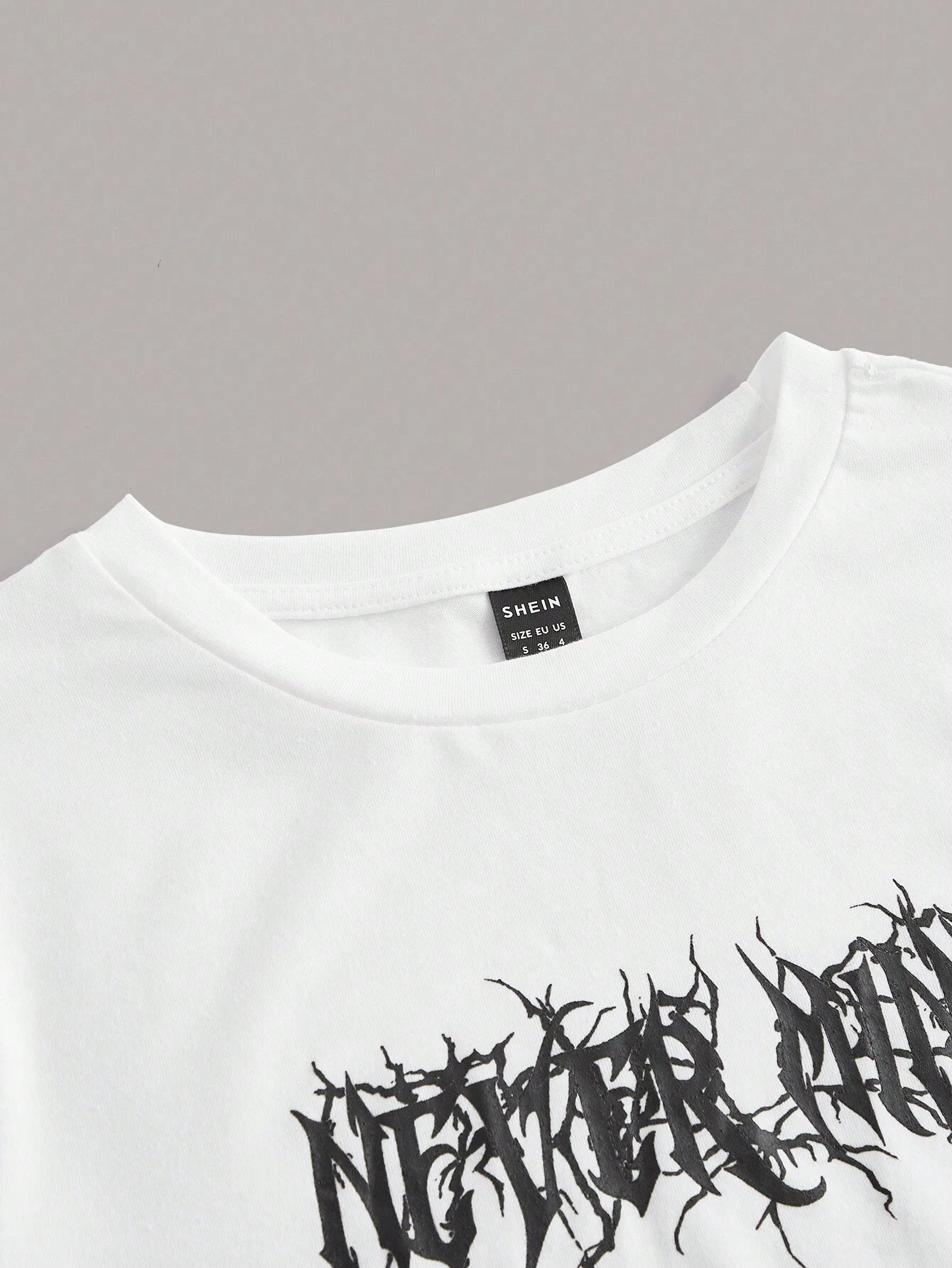 SHEIN EZwear Camiseta corta con gráfico de eslogan NEVER MIND
