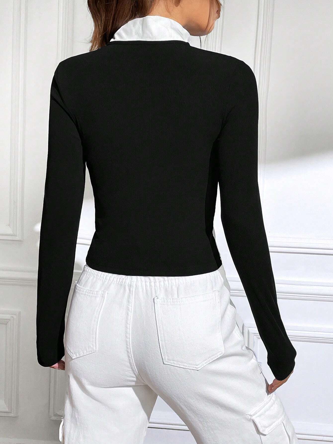 SHEIN EZwear Camiseta crop con estampado de letra de dos tonos con cremallera