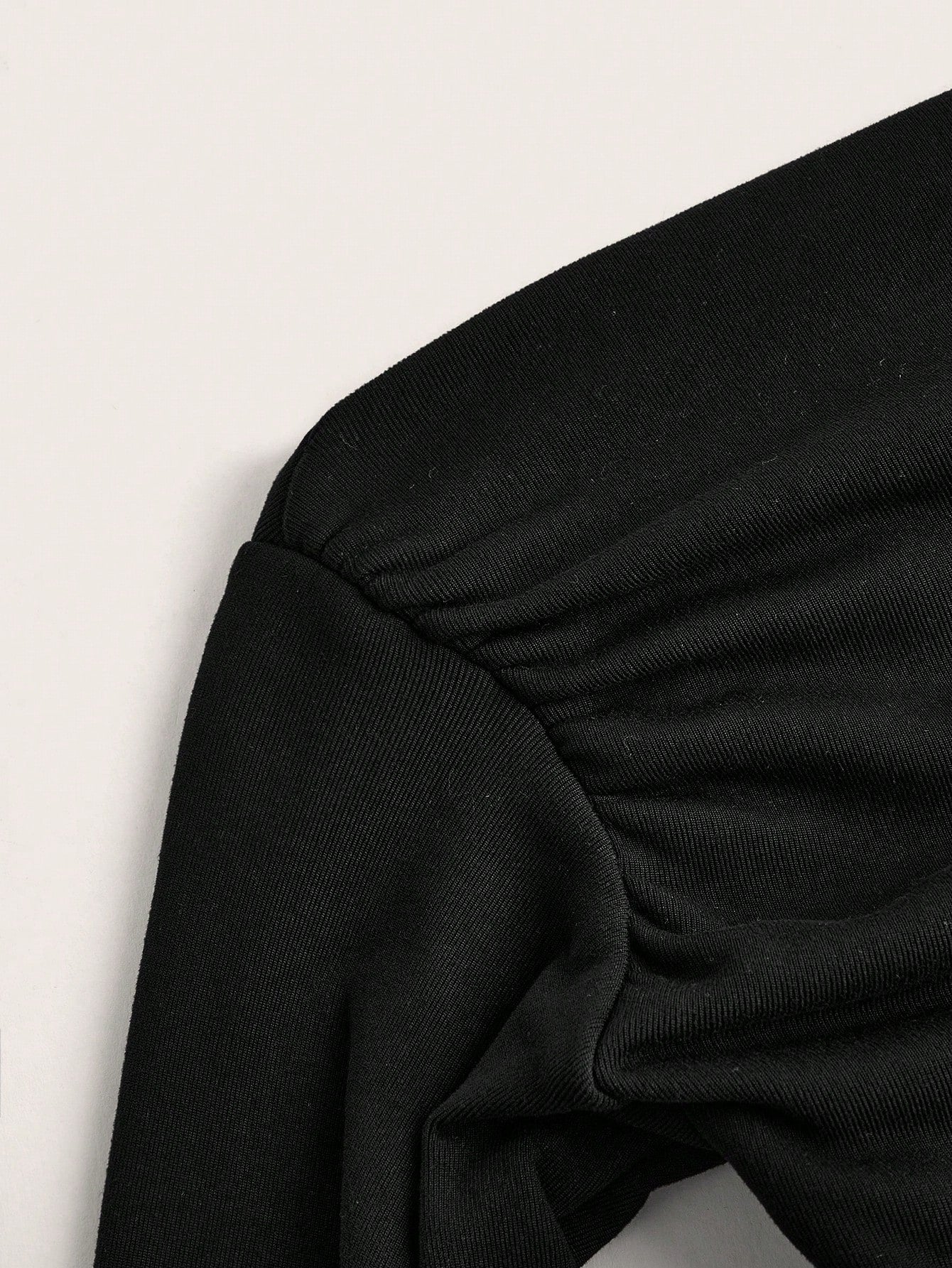 SHEIN EZwear Camiseta de manga larga de ajuste ceñido con hombros caídos, fruncido, bajo asimétrico, forro polar, una camiseta interior versátil