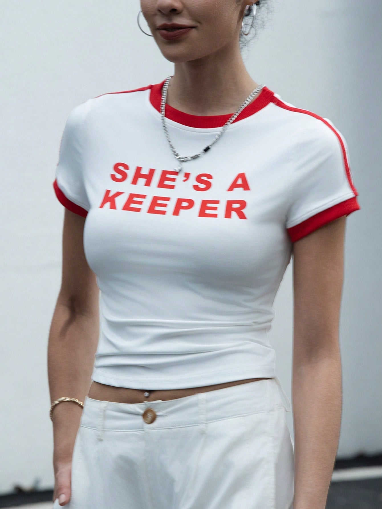 SHEIN EZwear Camiseta de mujer de cuello redondo con estampado a color contrastante de manga corta