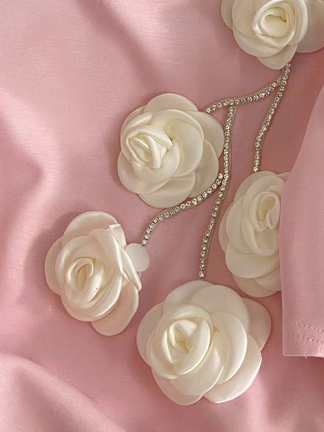 SHEIN EZwear Camiseta de mujer de manga corta con cuello redondo decorada con flores 3D y cristales