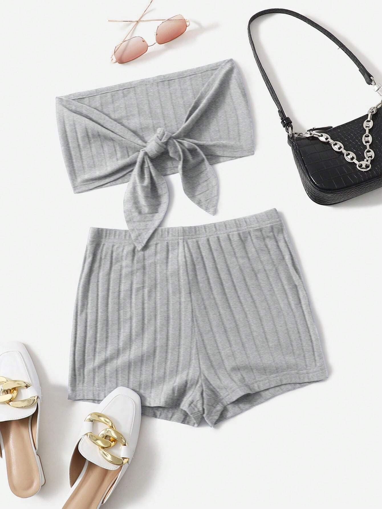 SHEIN EZwear Conjunto De Color Liso De Top Bandeau De Punto Con Lazo Frontal Y Pantalones Cortos Para Mujer