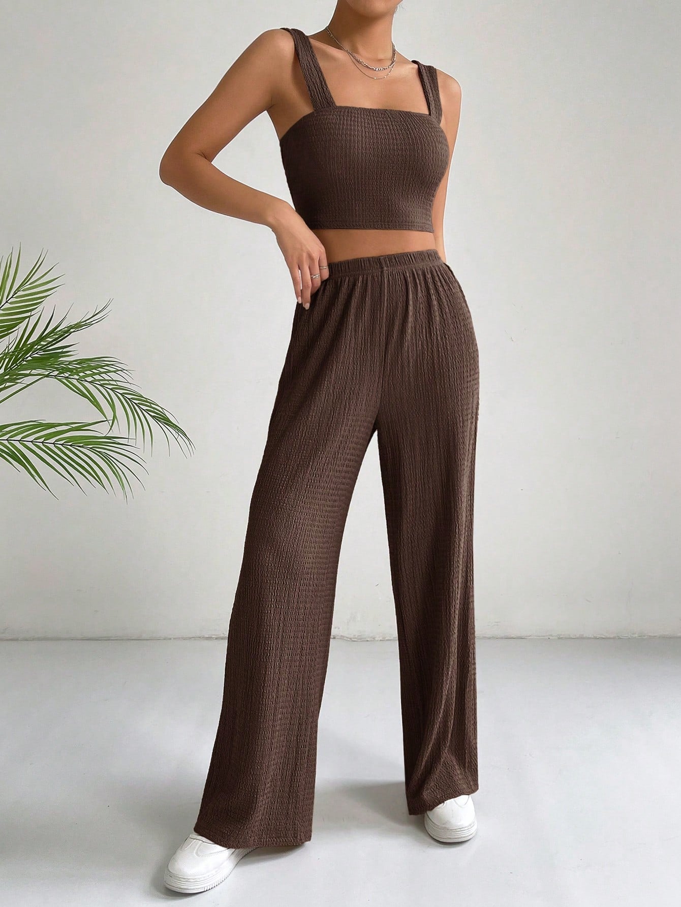SHEIN EZwear Conjunto de dos piezas con top corto estilo camisola y pantalones de pierna ancha