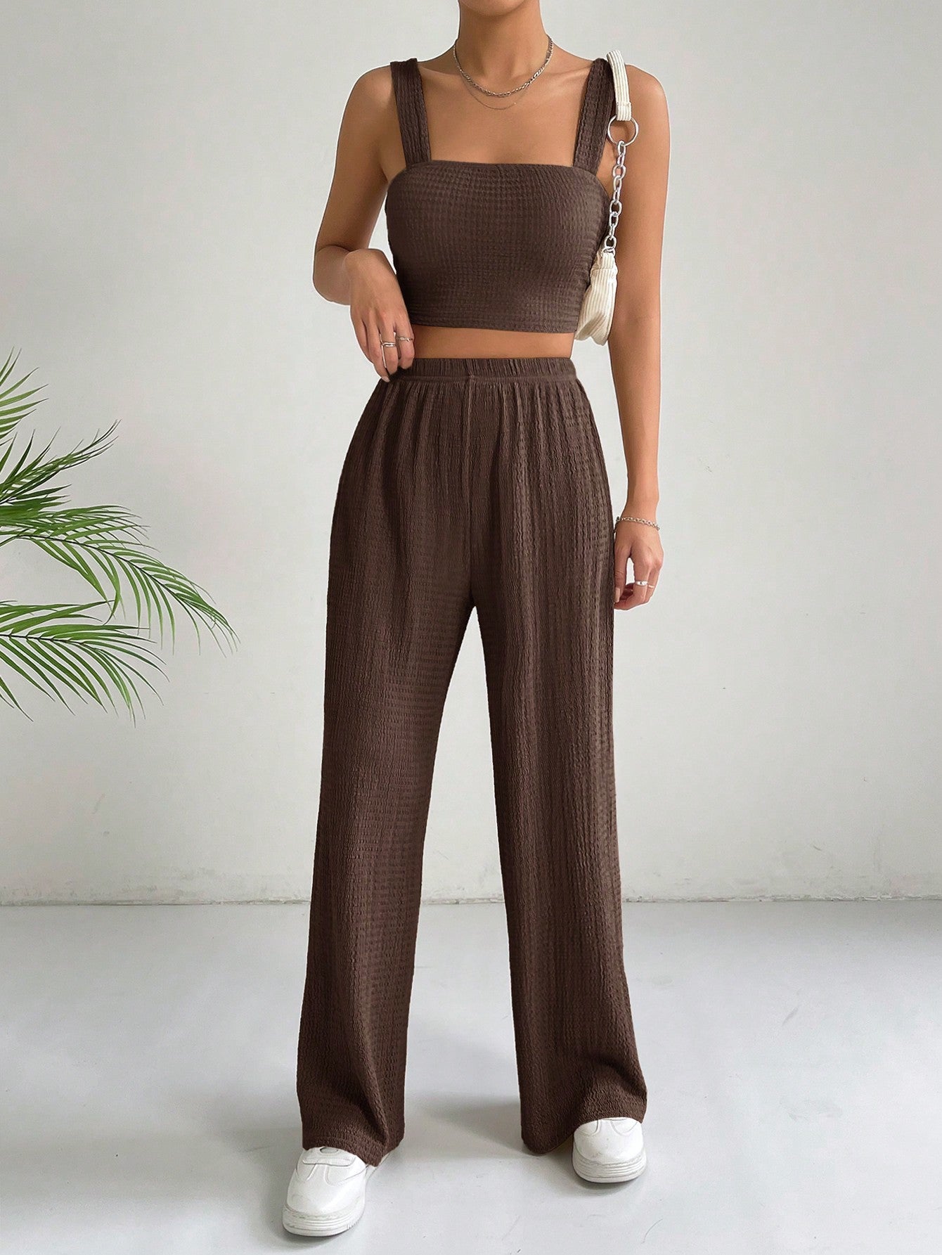 SHEIN EZwear Conjunto de dos piezas con top corto estilo camisola y pantalones de pierna ancha