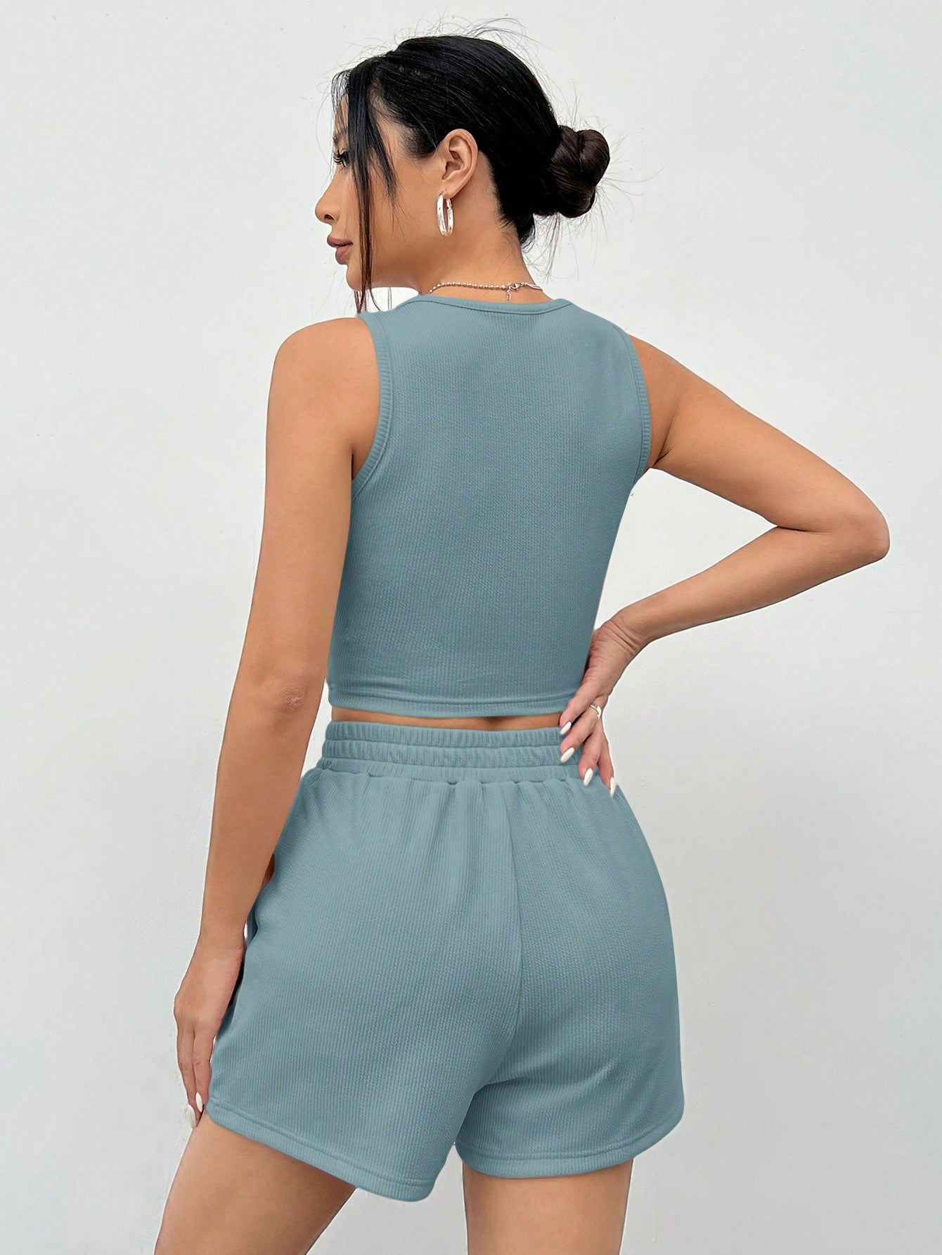 SHEIN EZwear Conjunto de top sin mangas y shorts de punto en tono azul neblina para mujeres